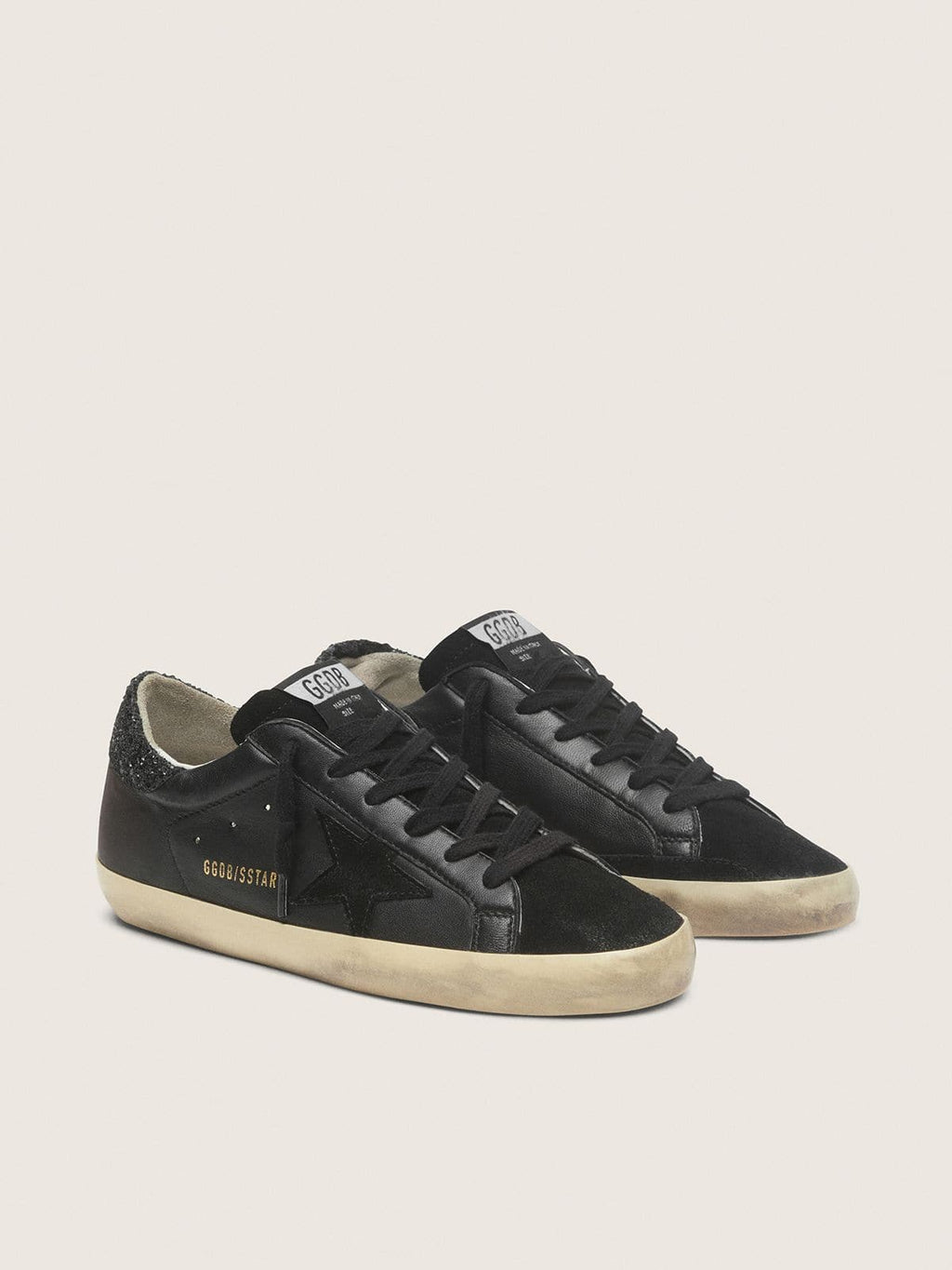 Super-Star en nappa noir avec étoile noire et contrefort pailleté