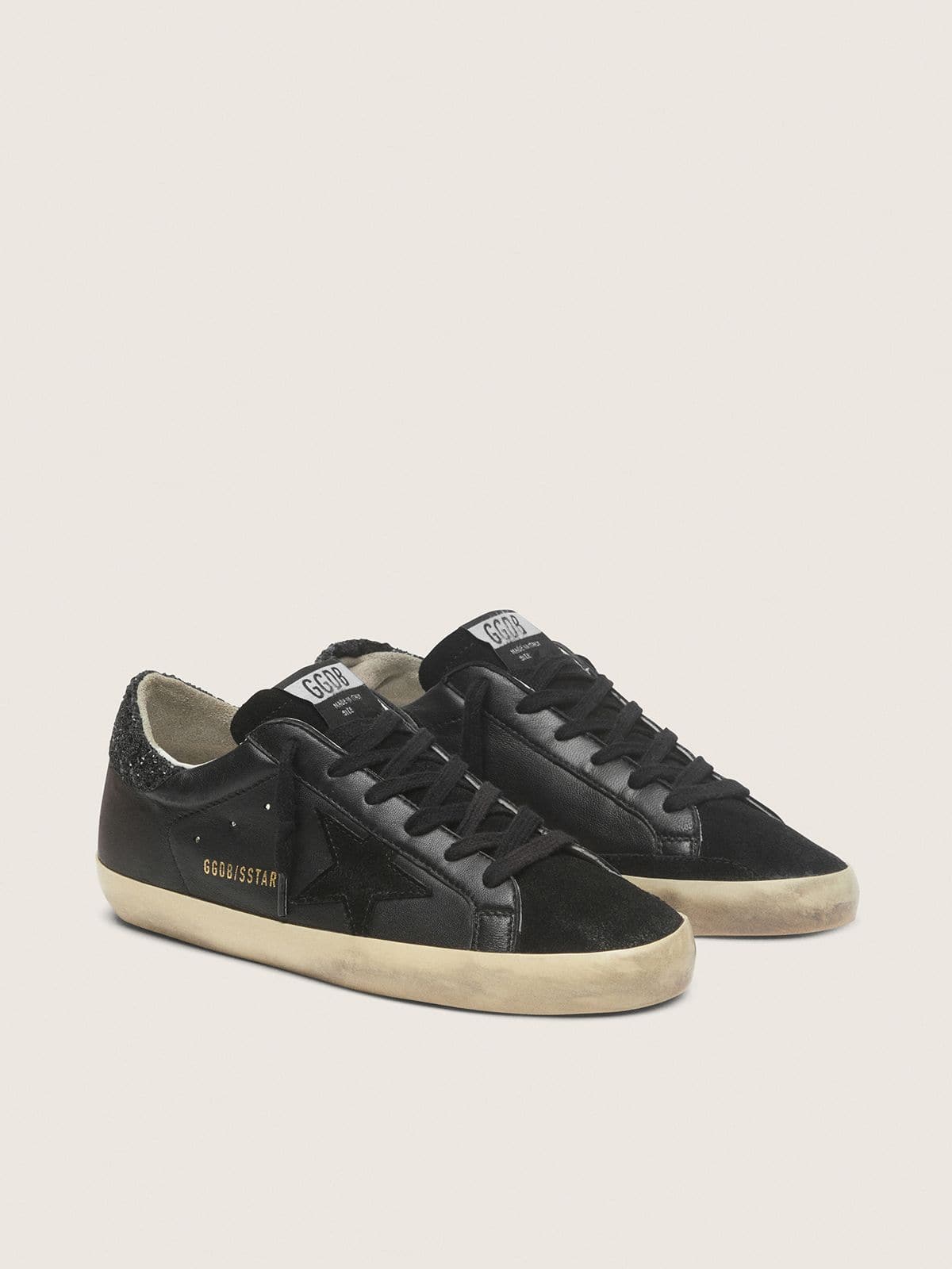 Super-Star en nappa noir avec étoile noire et contrefort pailleté