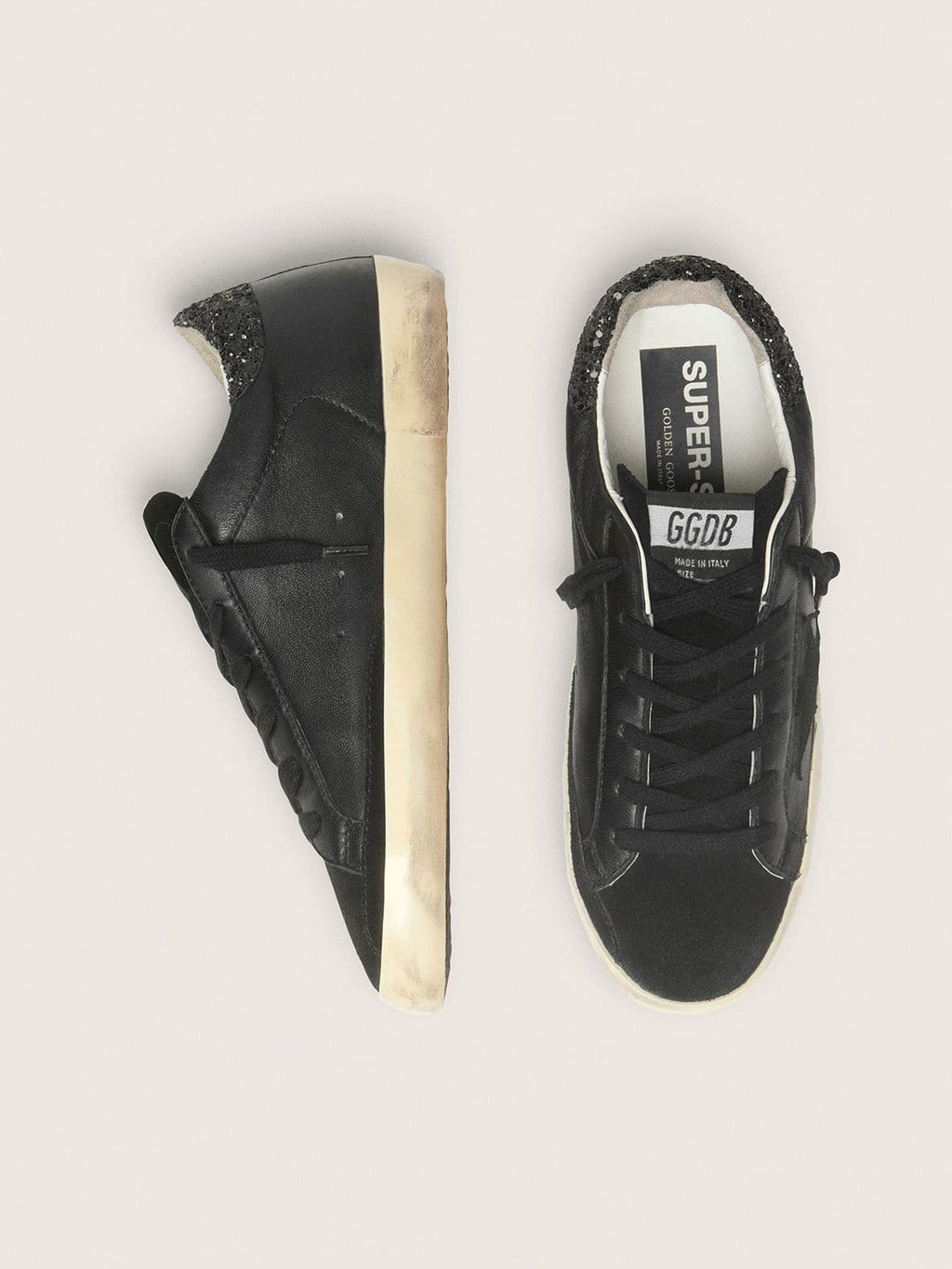 Super-Star en nappa noir avec étoile noire et contrefort pailleté